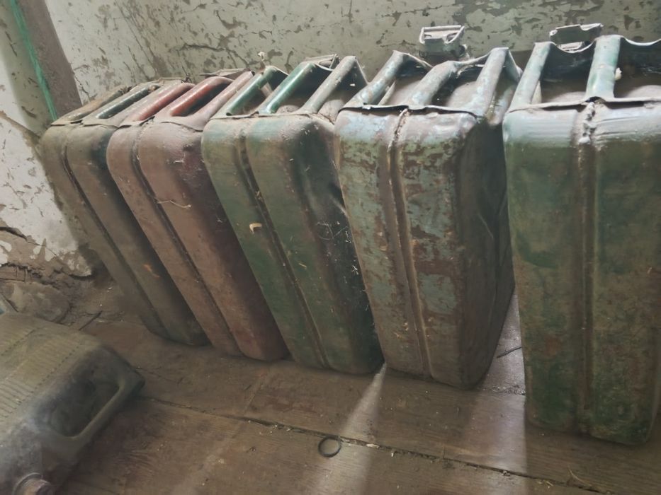 продам канистри 20 л