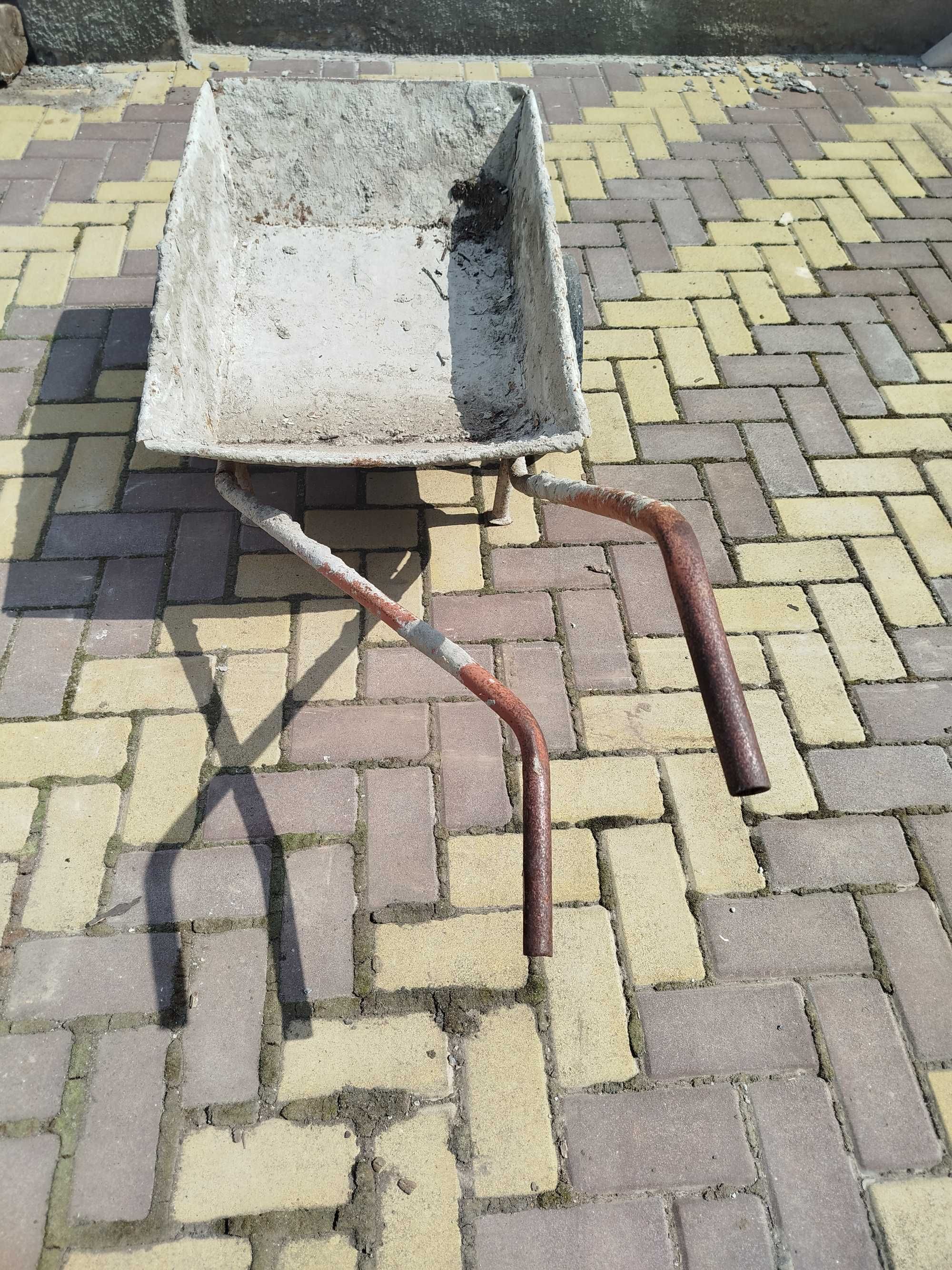 Тачка будівельна