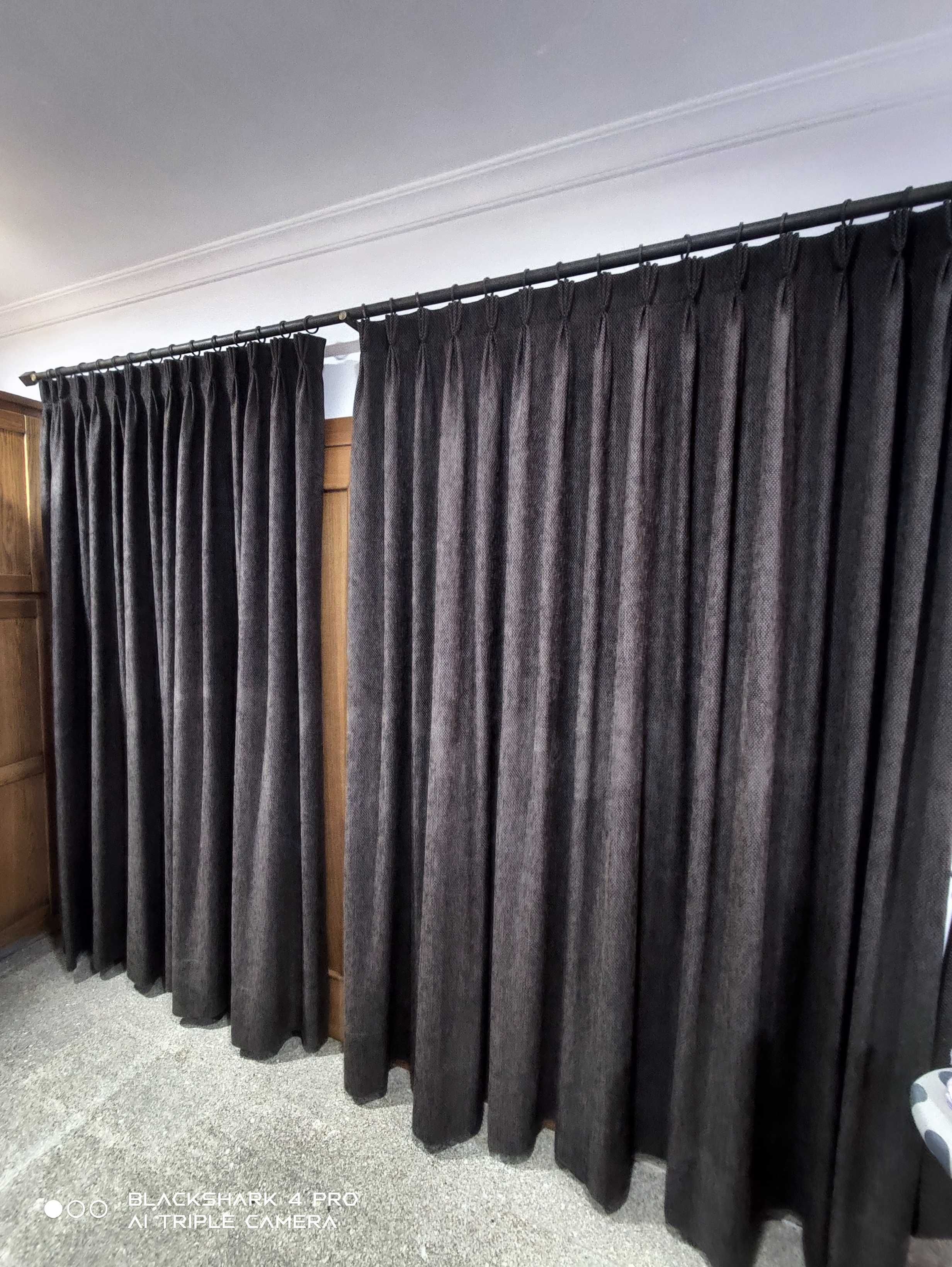 Cortinas com barão e acessórios