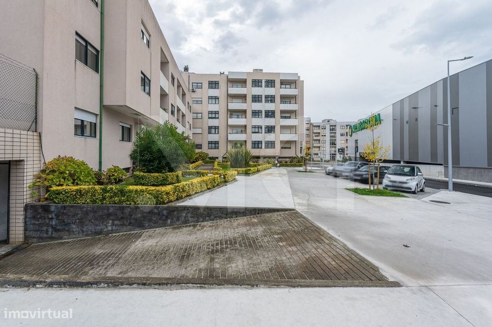 T2 com Varanda, Lugar de garagem e Arrumos em Custóias - Matosinhos