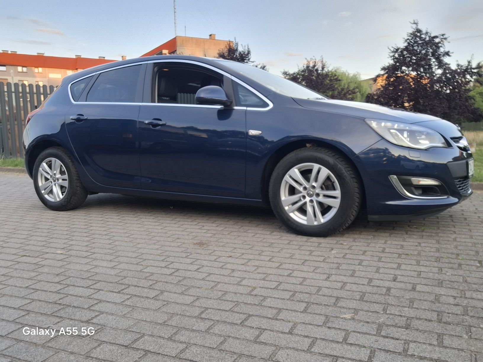 Astra j 1.4t 140km przebieg  100 tyś navi bi xenon