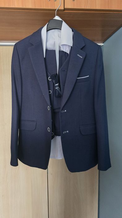 Sprzedam garnitur komunijny z butami i koszulą  cały  komplet 152 roz.