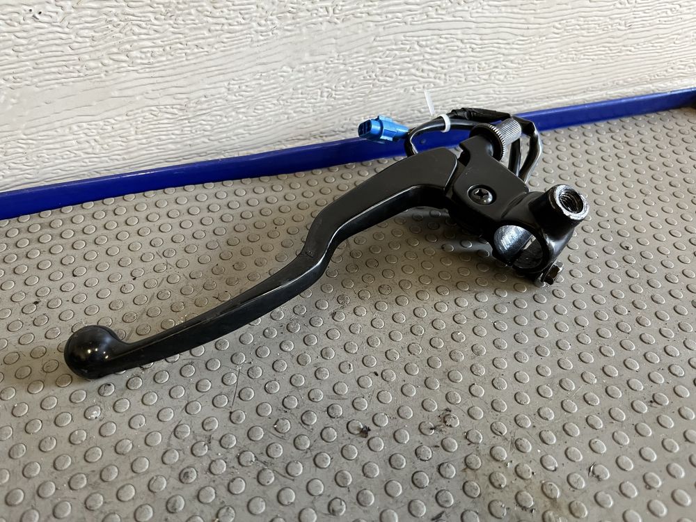Dzwignia sprzęgła mocowanie ktm duke 125 przed liftem