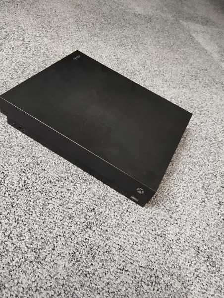 Sprzedam Xbox One X + gry w zestawie