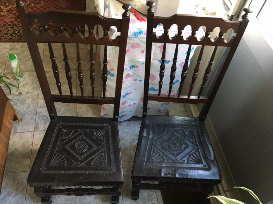 2 cadeiras antigas