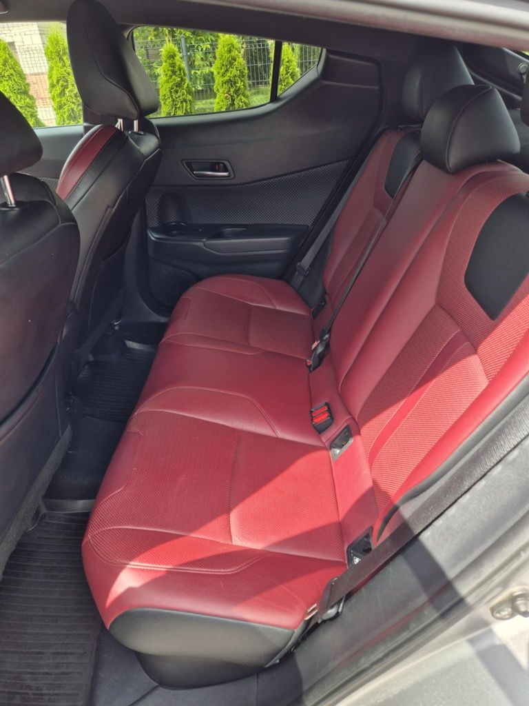 Toyota C-HR 1.8 hybryda. Selection