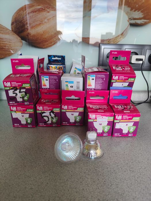 Галогенна лампа 35W, 50W 220V GU5.3