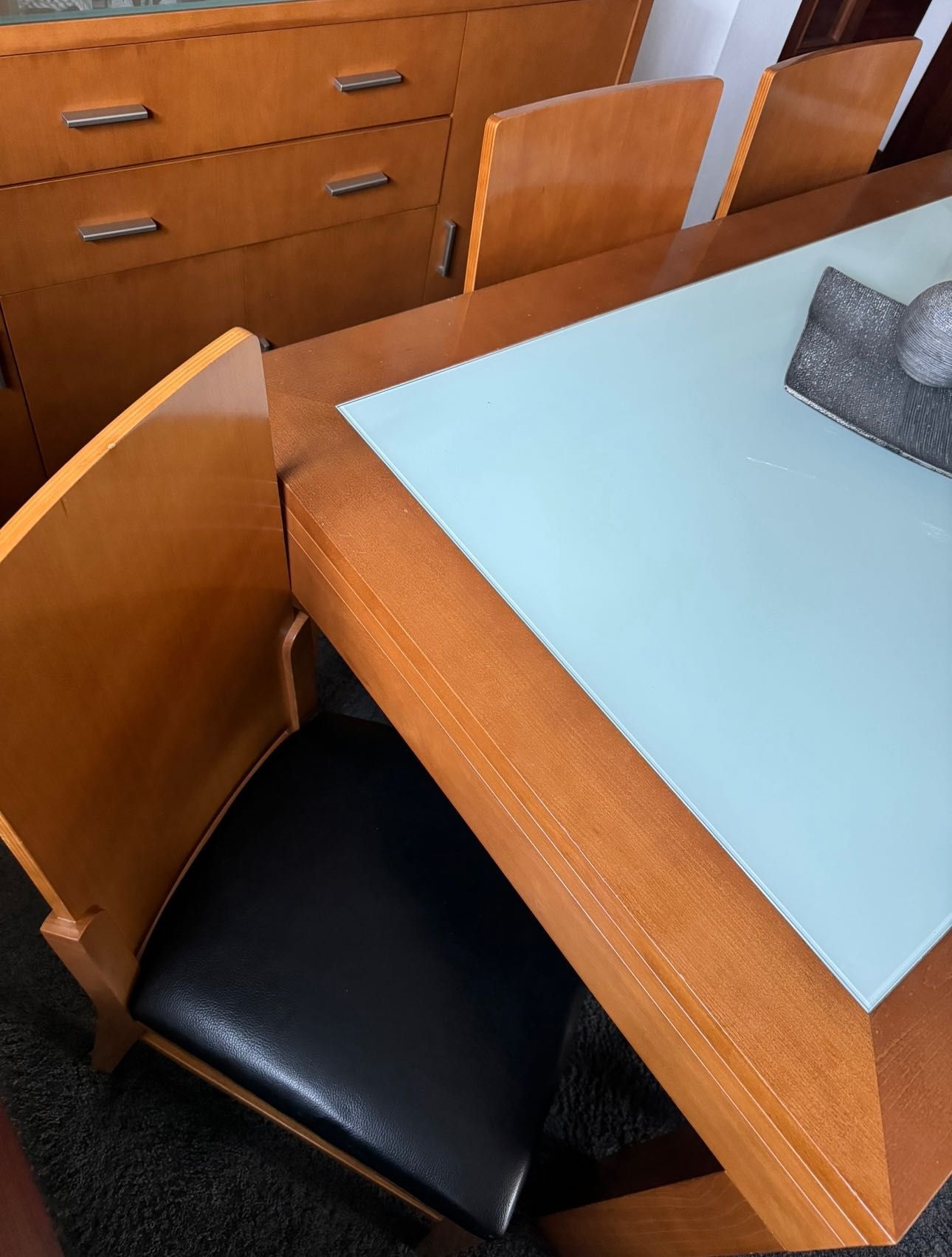 Conjunto de mesa de jantar e cadeiras
