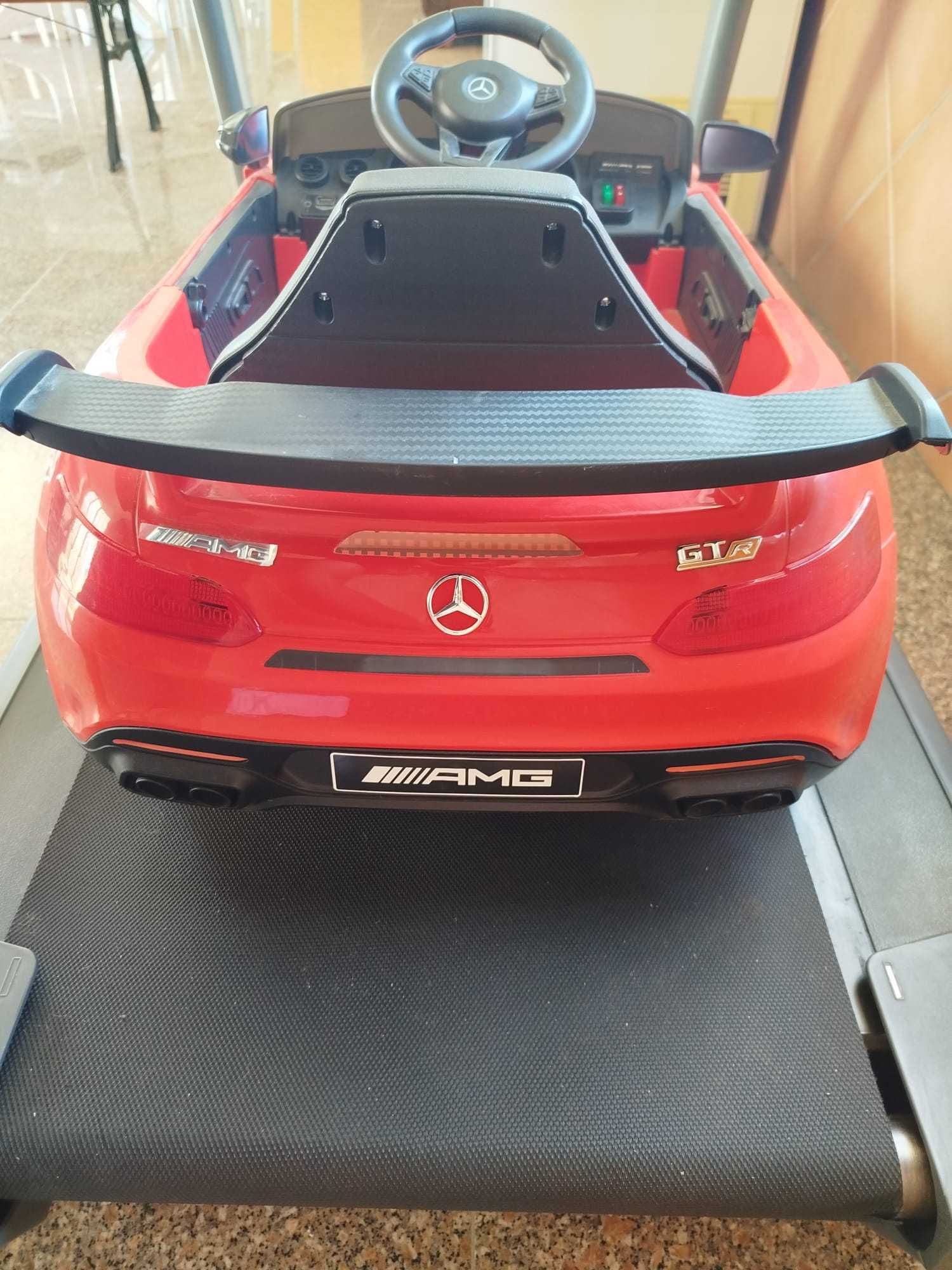 Carro bateria infantil Mercedes GTR c/ bateria 12v e controle remoto