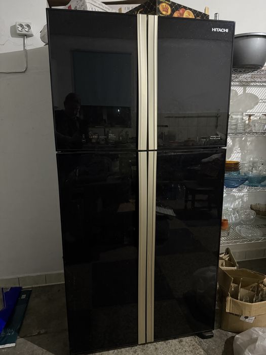 Холодильник Hitachi R-W610PUC4GBK. Б/у.