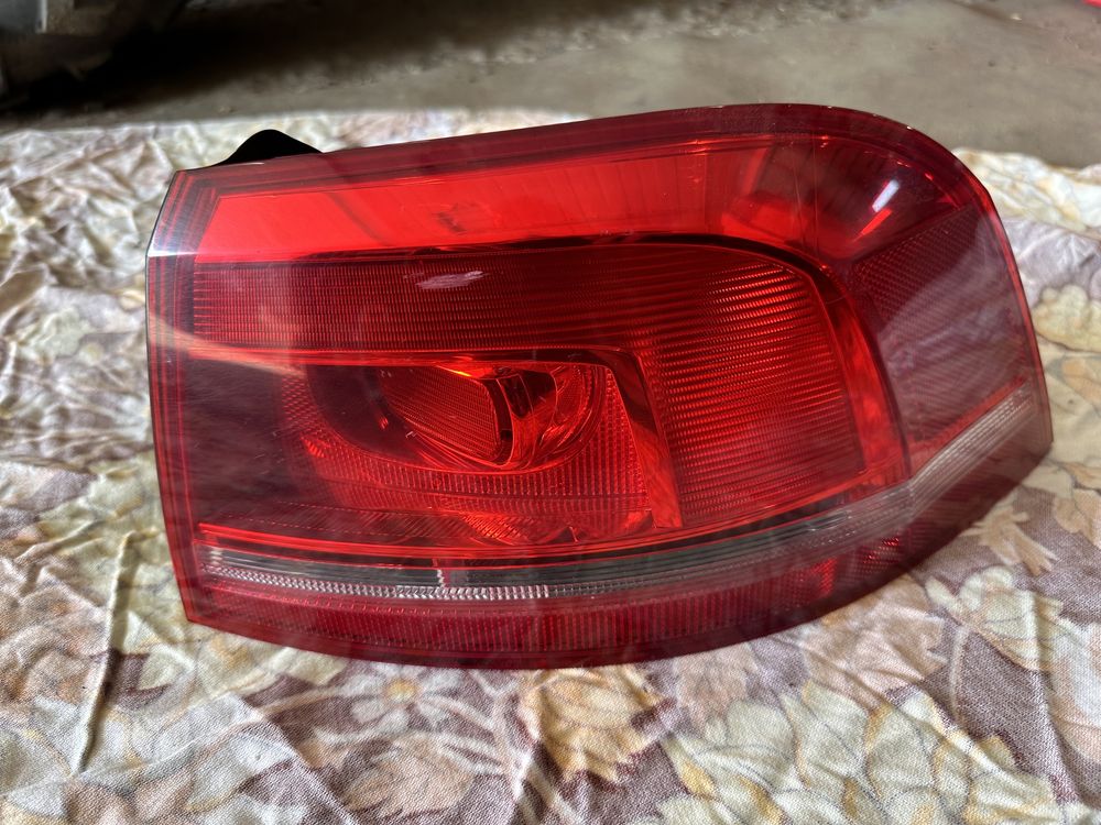 Lampa prawy tył passat b7 kombi