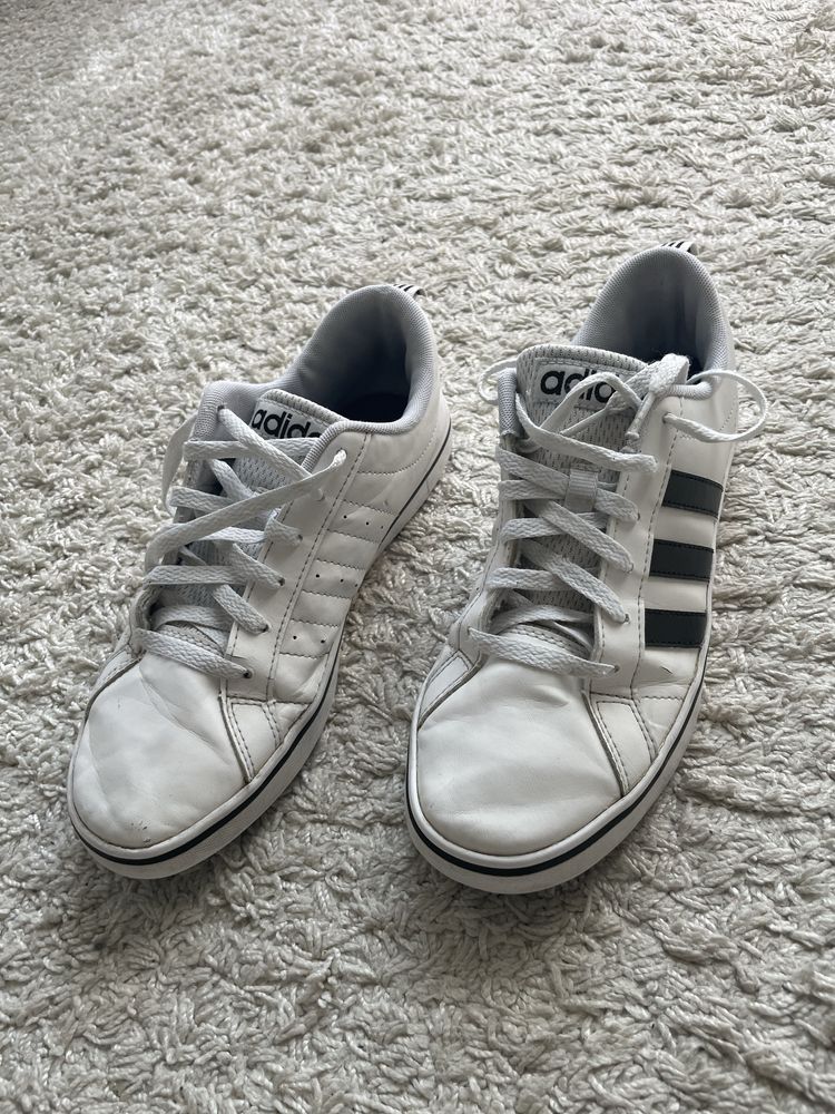 Adidas sneakresy, rozmiar 40, biale, klasyczne