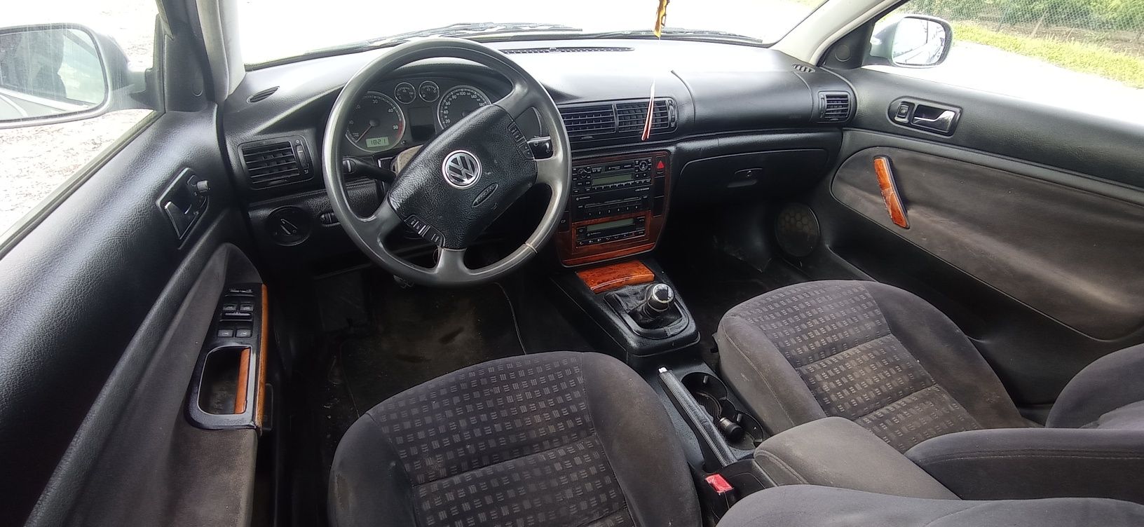 Volkswagen Passat sedan 1.9 TDI ! długie opłaty ! hak ! ele szyby !