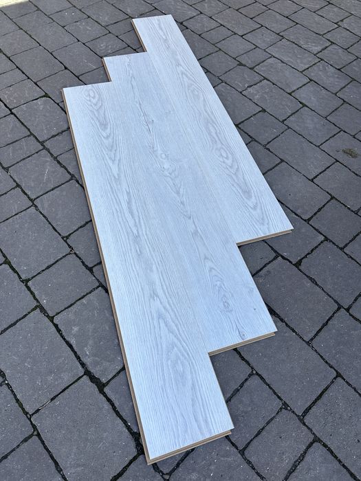 Ламінат "Дуб Місті Стерлінг" K484  8мм/32клас 4V Польща 390грн/м2