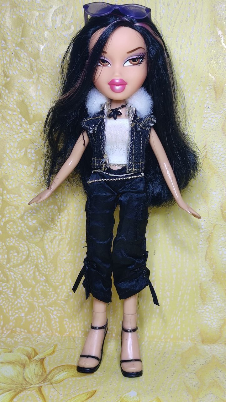 Bratz dolls funk n glow Sasha Dana Cloe Jasmin Jade Meygan MGA перші