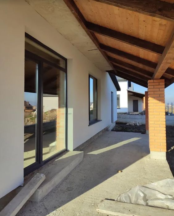 Продаж 2 поверхового будинку з ділянкою на 5 соток