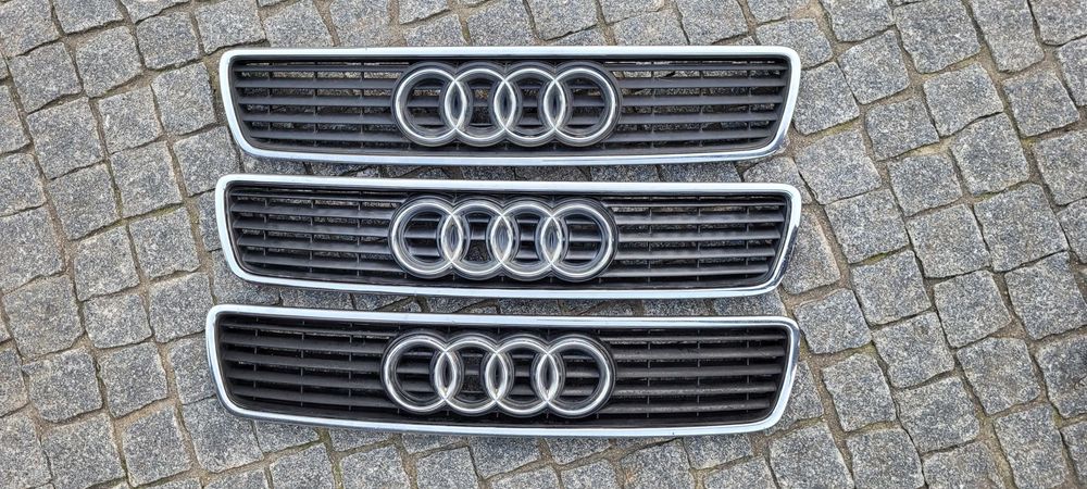 AUDI A4 B5 (8D)- Grelhas Capô ORIGINAIS em Excelente Estado