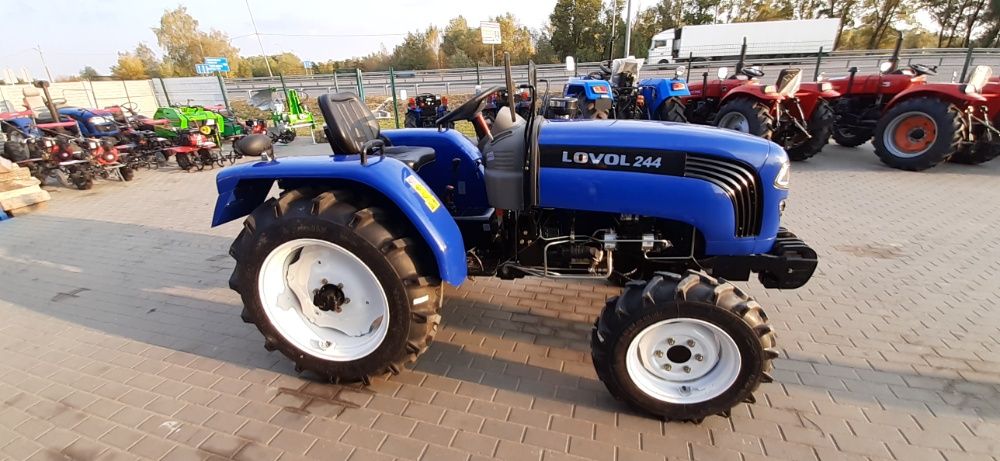 Мини-трактор LOVOL ТЕ-244 Lux широка резина