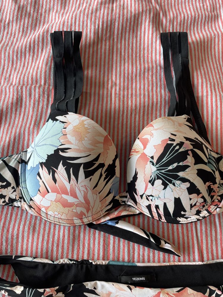 Bikini tezenis flores