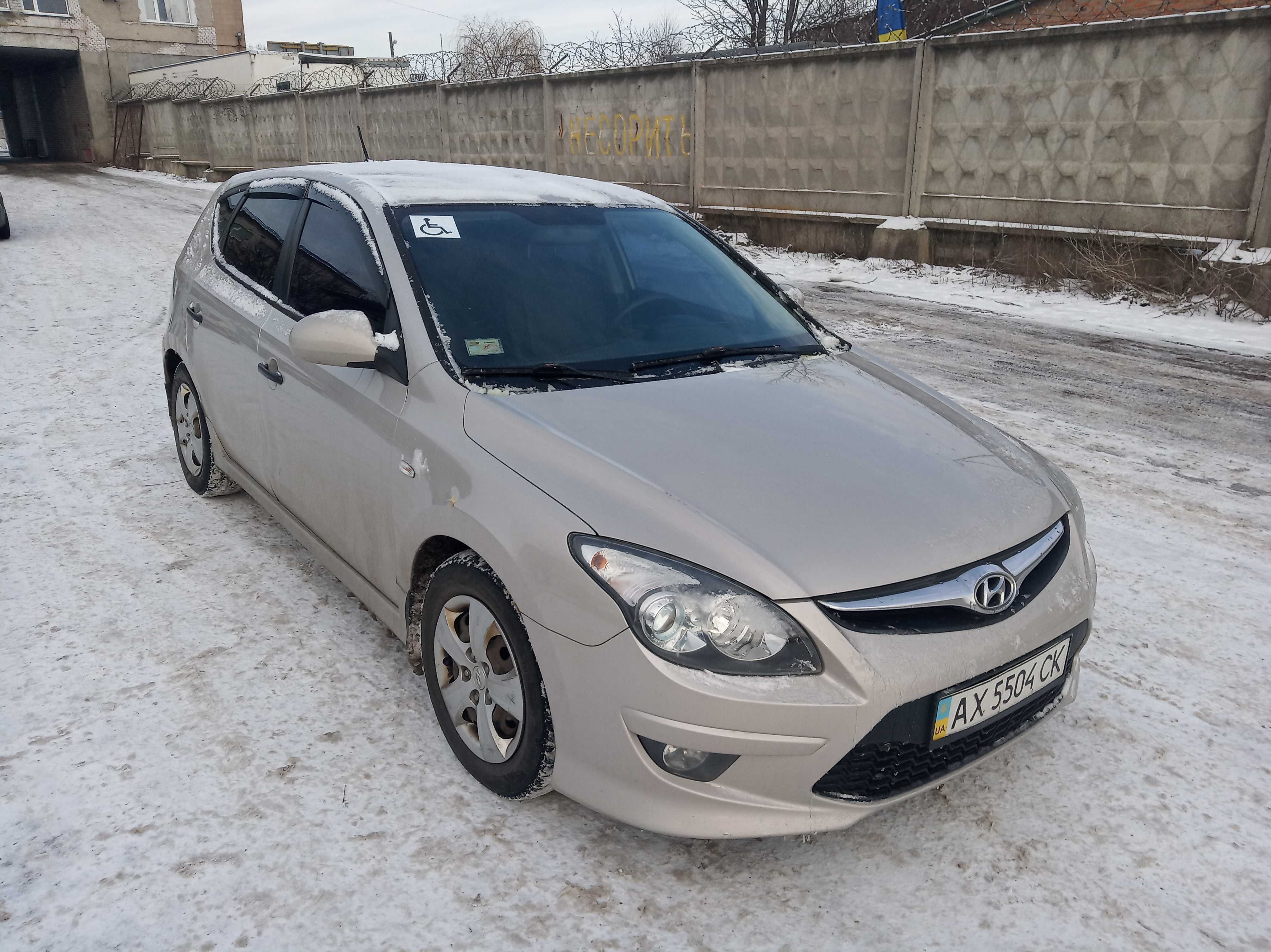 Недорого! Hyundai i30, 2011г, 1-ый хозяин; 1,6л газ