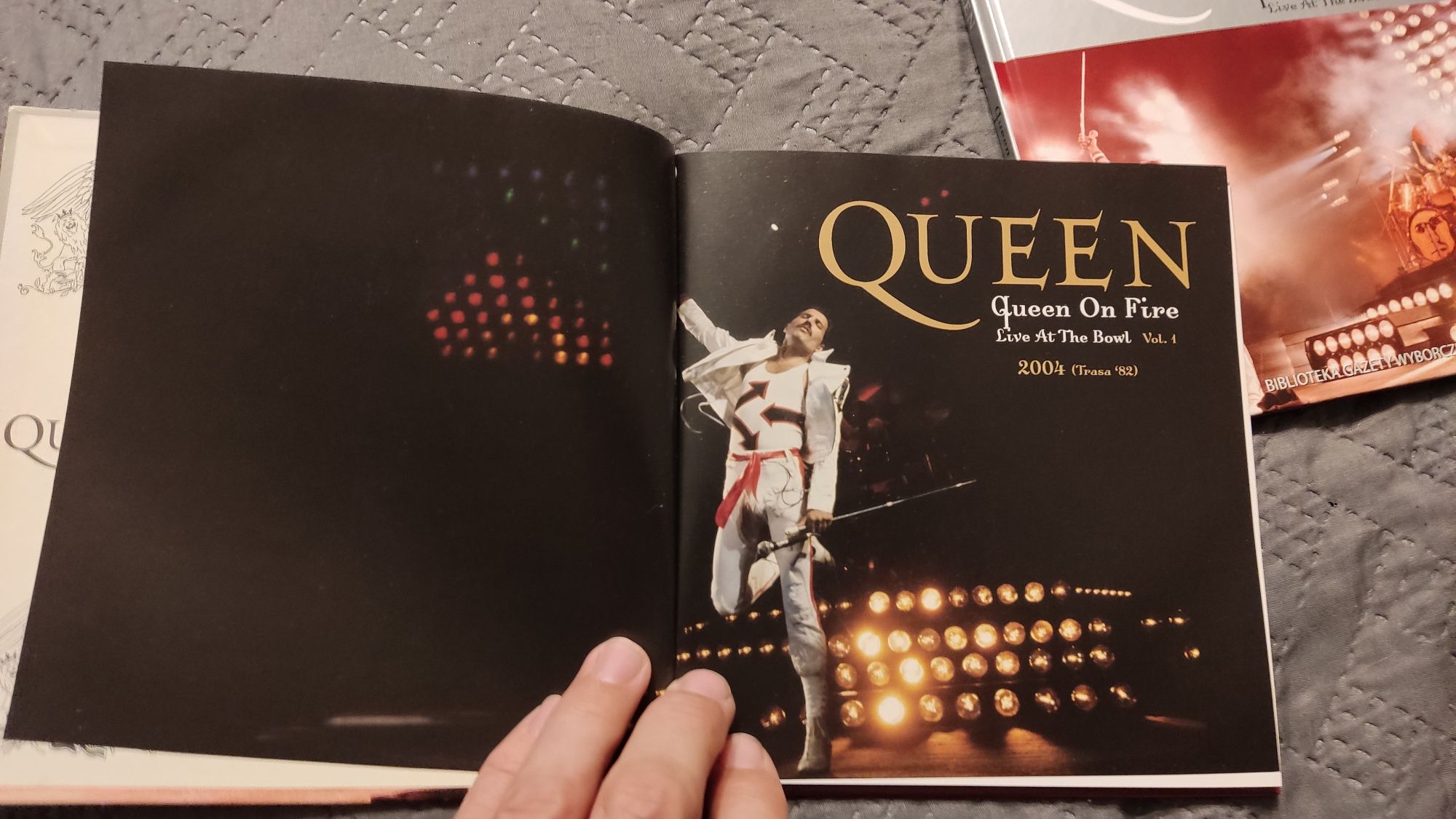 Queen on fire Live at The Bowl vol.1 CD z książki