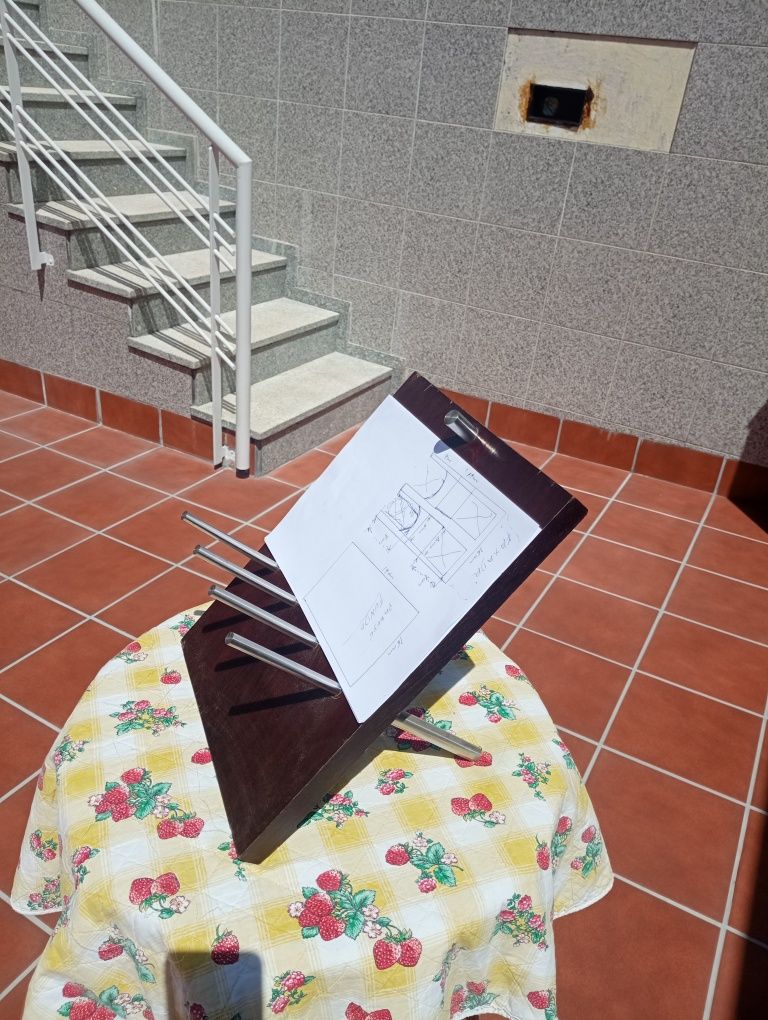 Porta revistas maciço