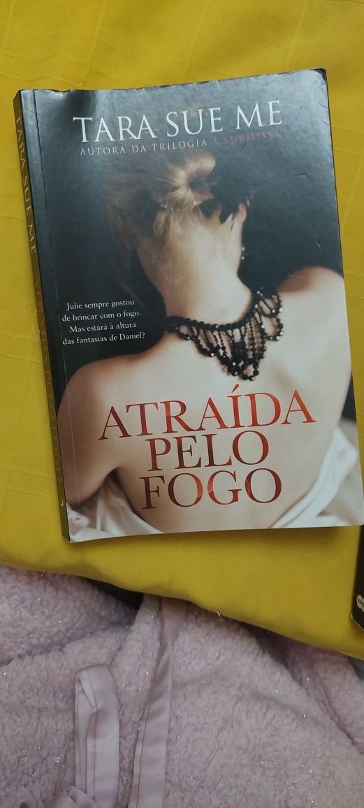 Vendo 2 livros de romance