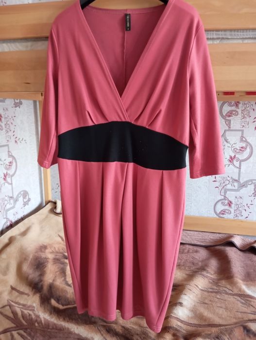 Жіноча сукня великих розмірів.