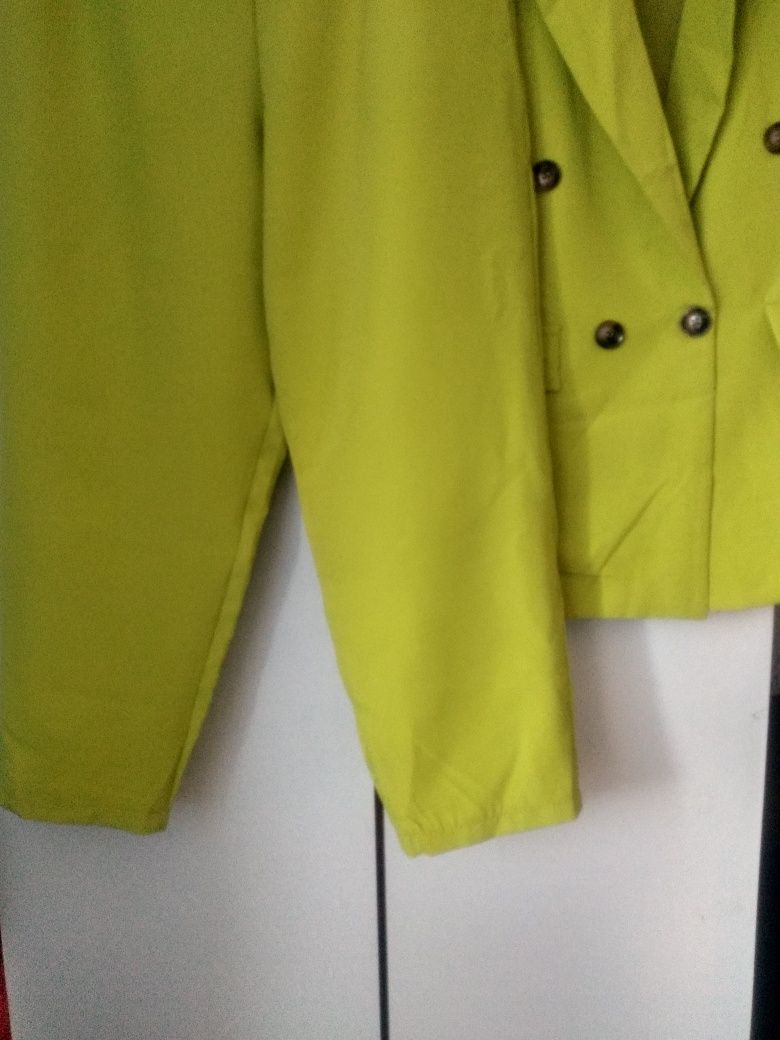 Nowy z metką limonkowwy garnitur damski