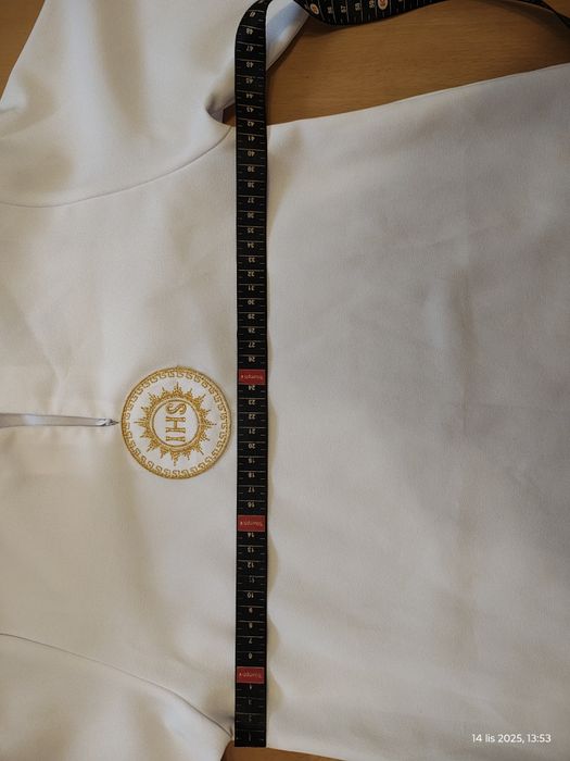 Alba komunijna z kapturem