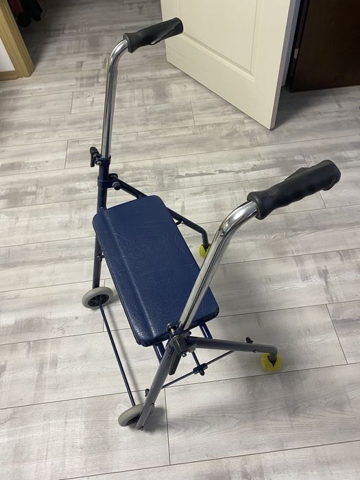 Ходунки для пересування людей з внвалідністю