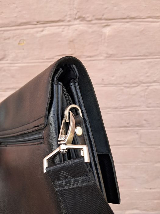 Продам чоловічу шкіряну сумку polo, достатньо вмістка, має 4 великі ки