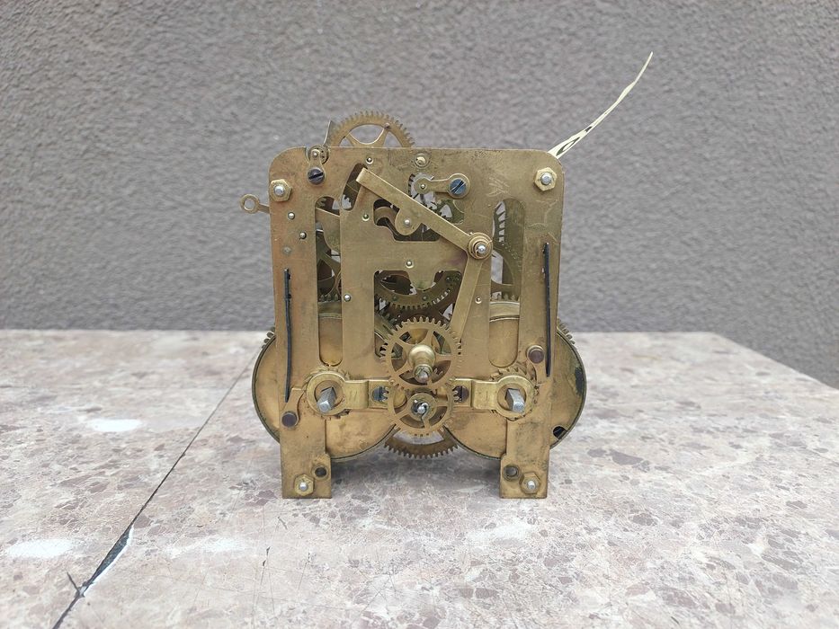 610 Mechanizm starego zegara ściennego HAU