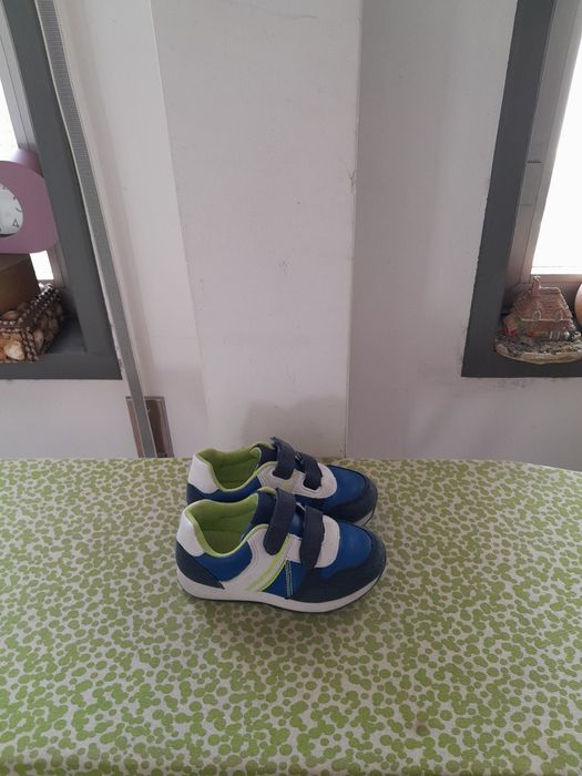 Vendo Sapatilhas de Criança muito bonitas como novas