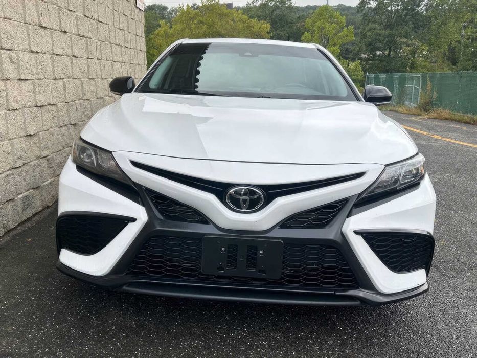 Toyota Camry      2023