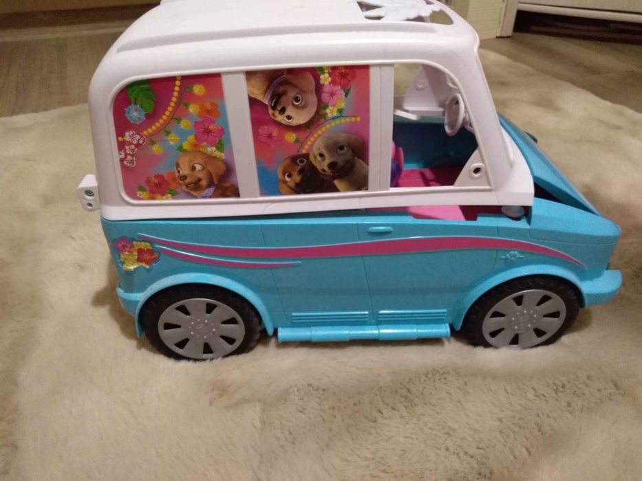 Kamper piesków Barbie