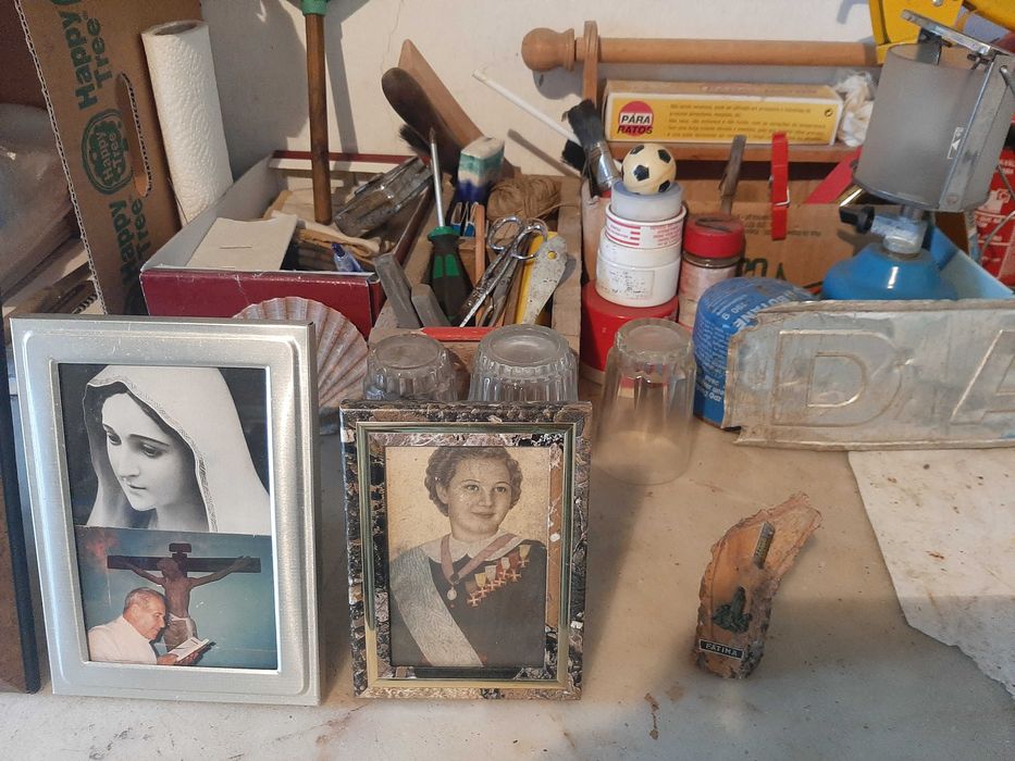 4 molduras antigas em bom estado e pequena lembrança Fátima.