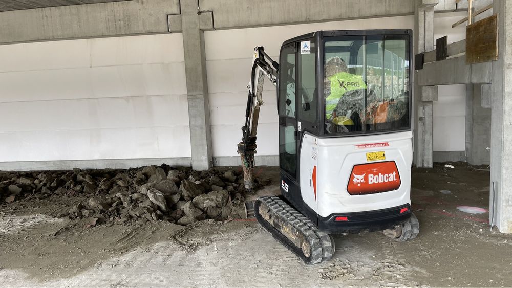 Usługi minikoparką Bobcat E19 + młot wyburzeniowy