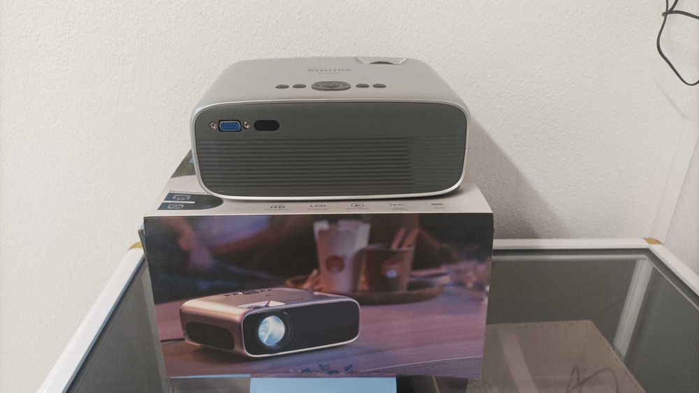 Projetor Philips Neopix Ultra One Hd Npx641 - Branco