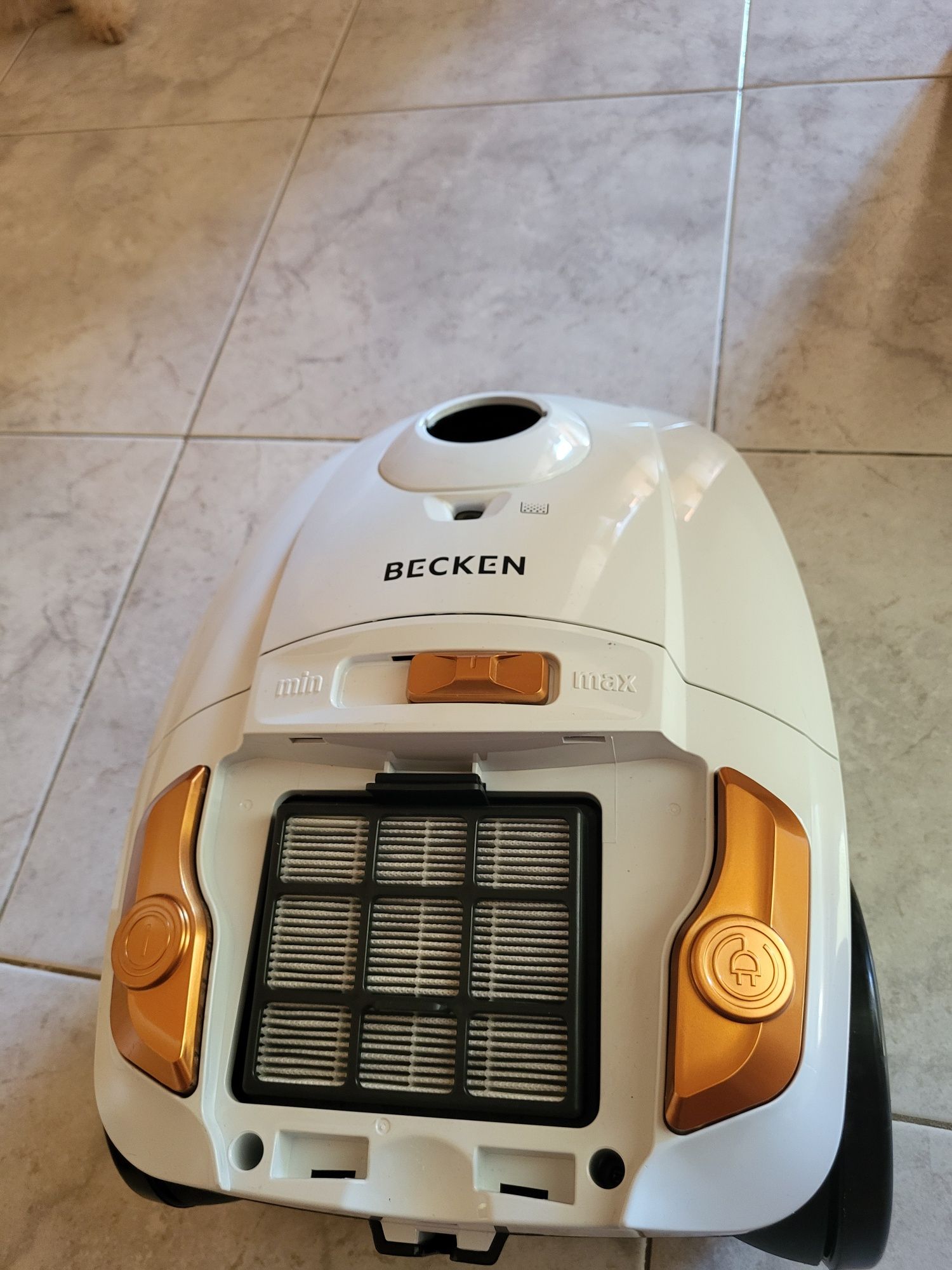 Aspirador com Saco BECKEN BVC3878
