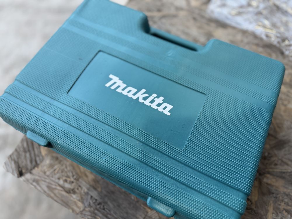 Шуруповерт Makita