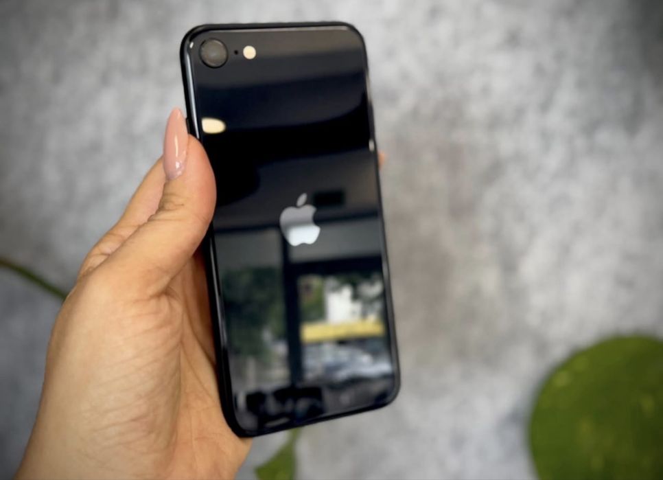 Iphone se 2022 czarny bdb stan