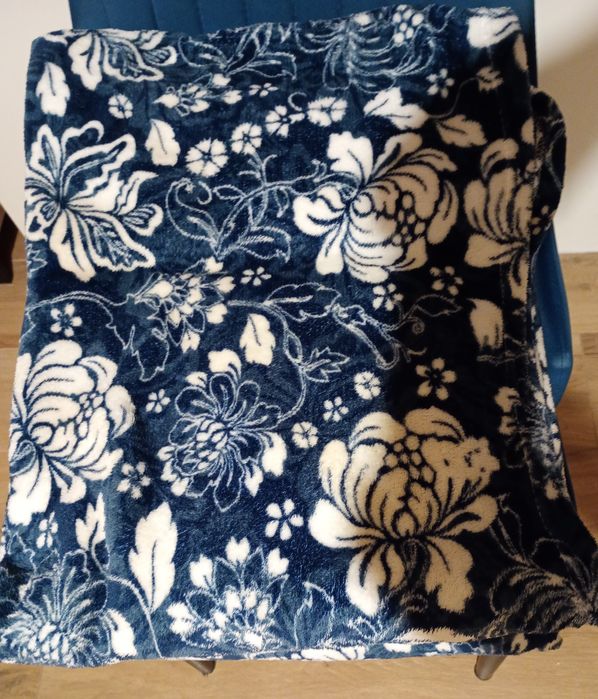 2 koce granatowo białe 240x140, kwiaty