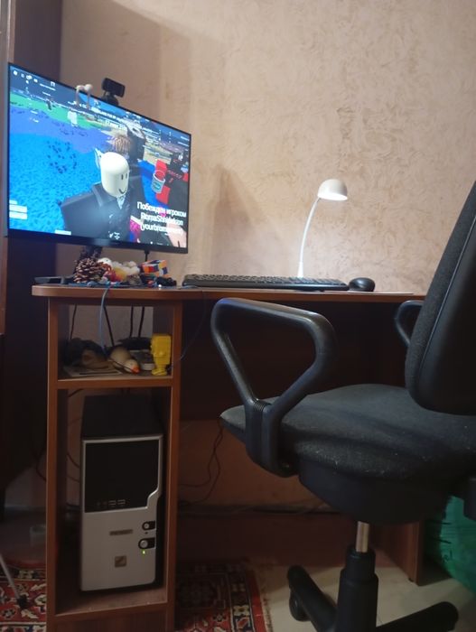 Стол компьютерный