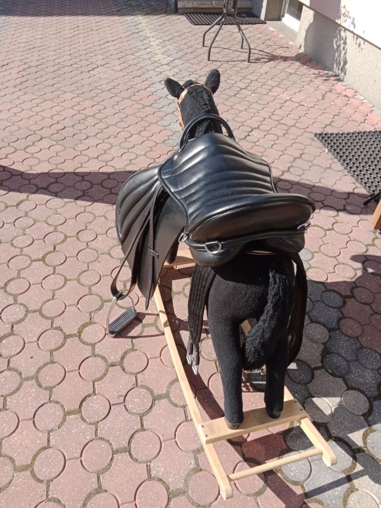 Siodlo rajdowe z szerokim lekiem 18”