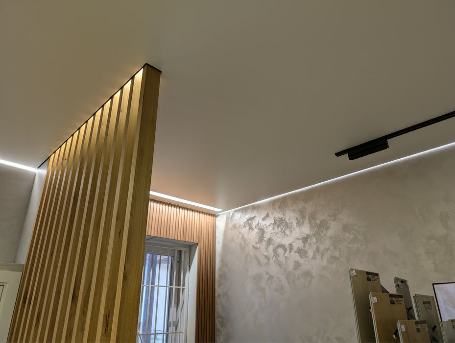 Монтаж натяжних стель, декоративна підсвітка, приховані карнизи