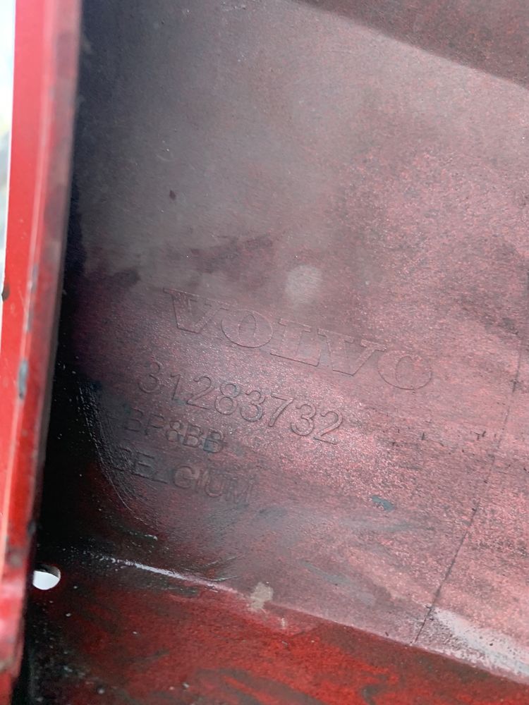 Volvo V40 II 12- zderzak przedni przód Xenon spryski