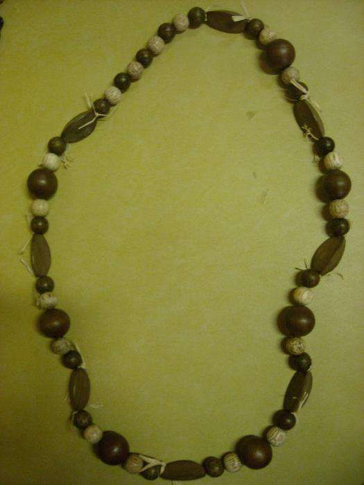 Piękne drewniane korale w stylu etno