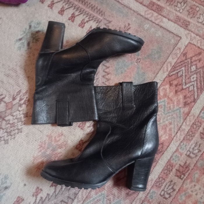 Botas robustas de qualidade _- Marca Glória Ortiz