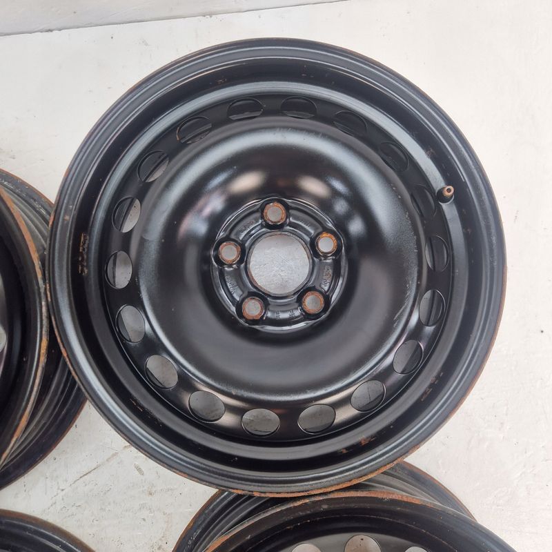 Felgi Stalowe Accuride 5,5j 15" 5x100 Et40 V